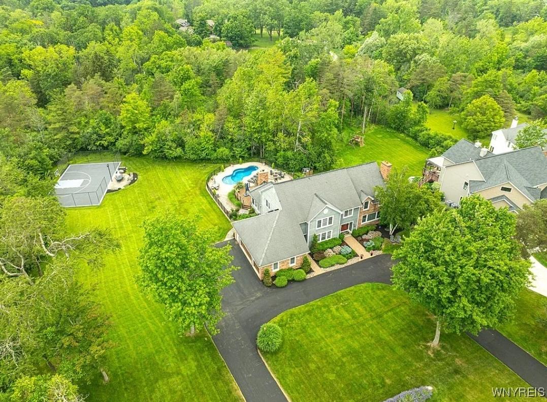 60 Kettle Run, East Aurora, NY 14052